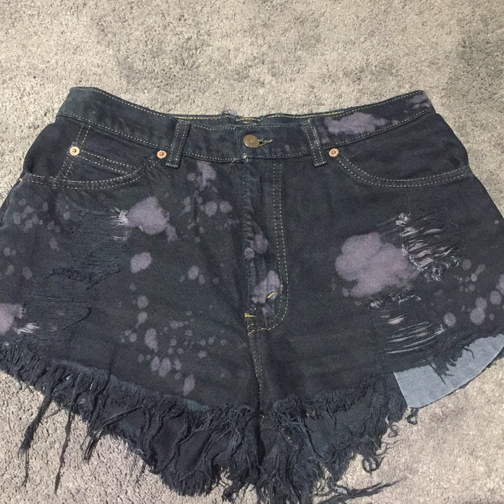 NEVER WORN! AWESOME black highwaisted jean shorts!